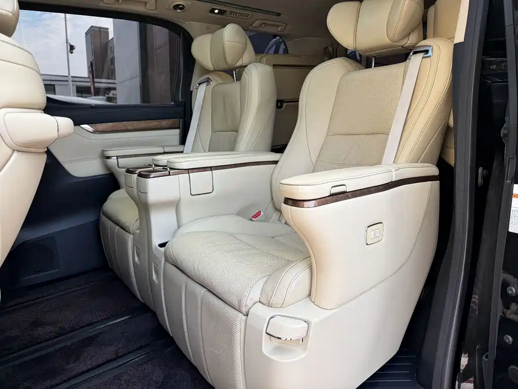 Alphard 3.5 L Distinguished