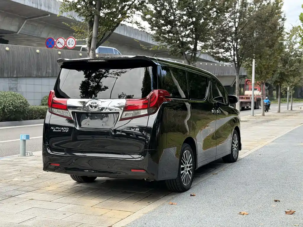 Alphard 3.5 L Distinguished