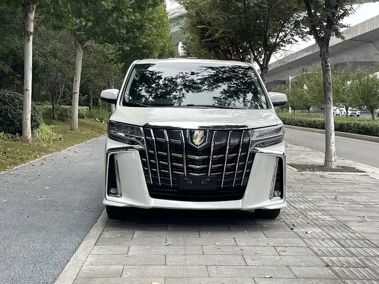 Toyota Vellfire Crown Dual Engine 2.5 L HV Distinguished