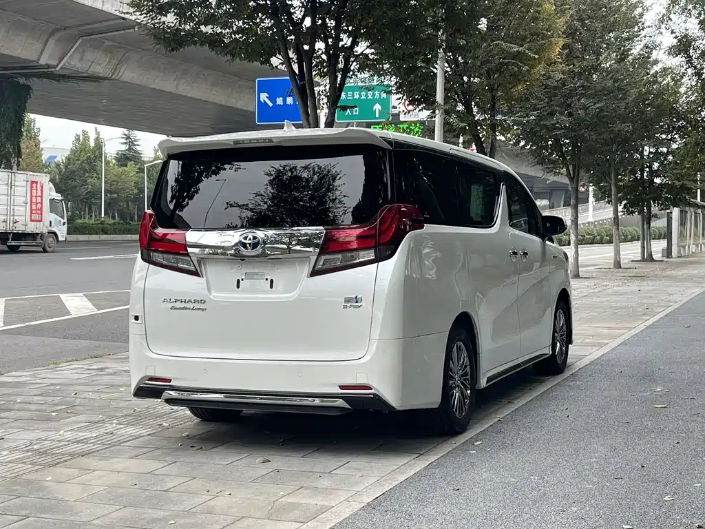 Vellfire Crown Dual Engine 2.5 L HV Distinguished