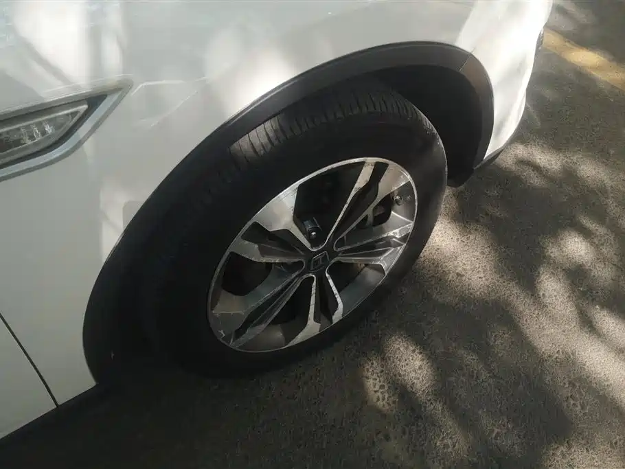 URX 6 SUV 2.0 T Smart Supreme