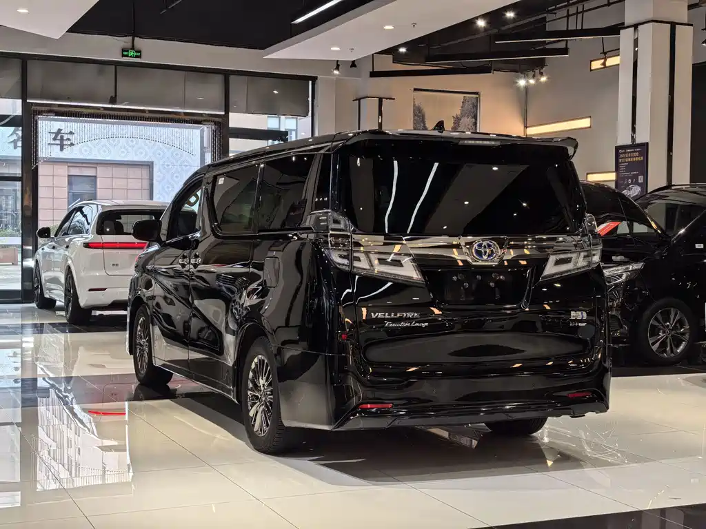 Vellfire Dual Engine 2.5 L HV Distinguished