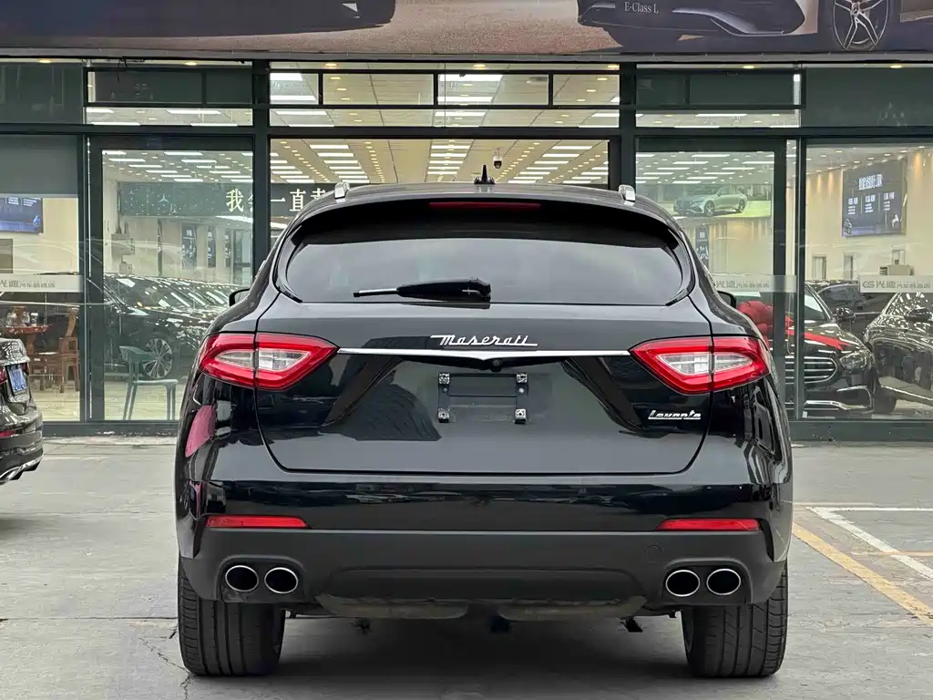 Levante 3.0 T Standard