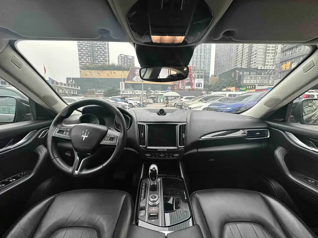 Levante 3.0 T Standard