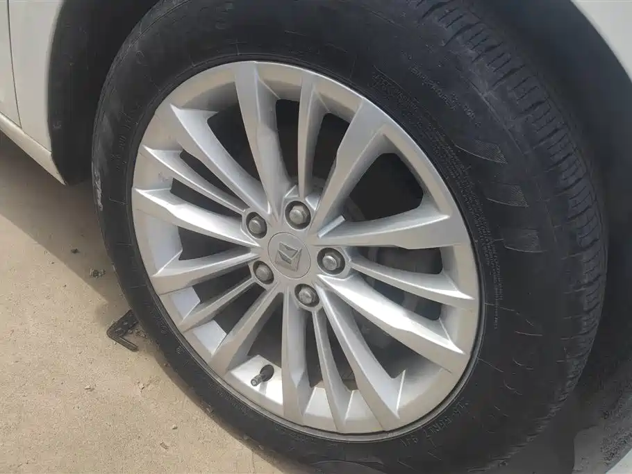 Baojun RC-5 RC-5 W 1.5 T CVT Smart Shine Luxury