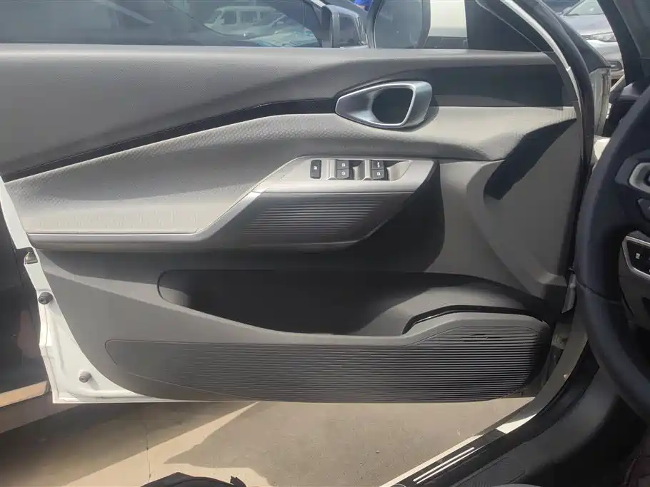 Baojun RC-5 RC-5 W 1.5 T CVT Smart Shine Luxury
