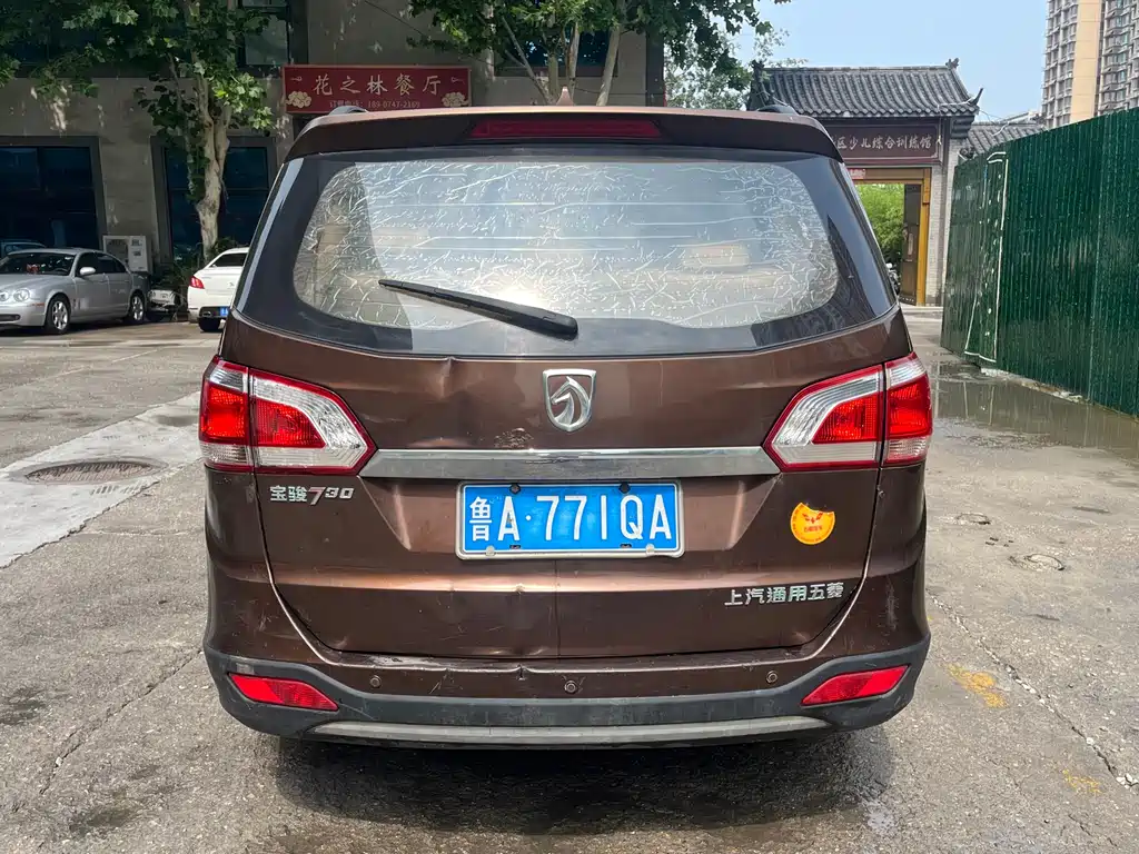 Baojun 730 1.5 L Manual Luxury 7-seat