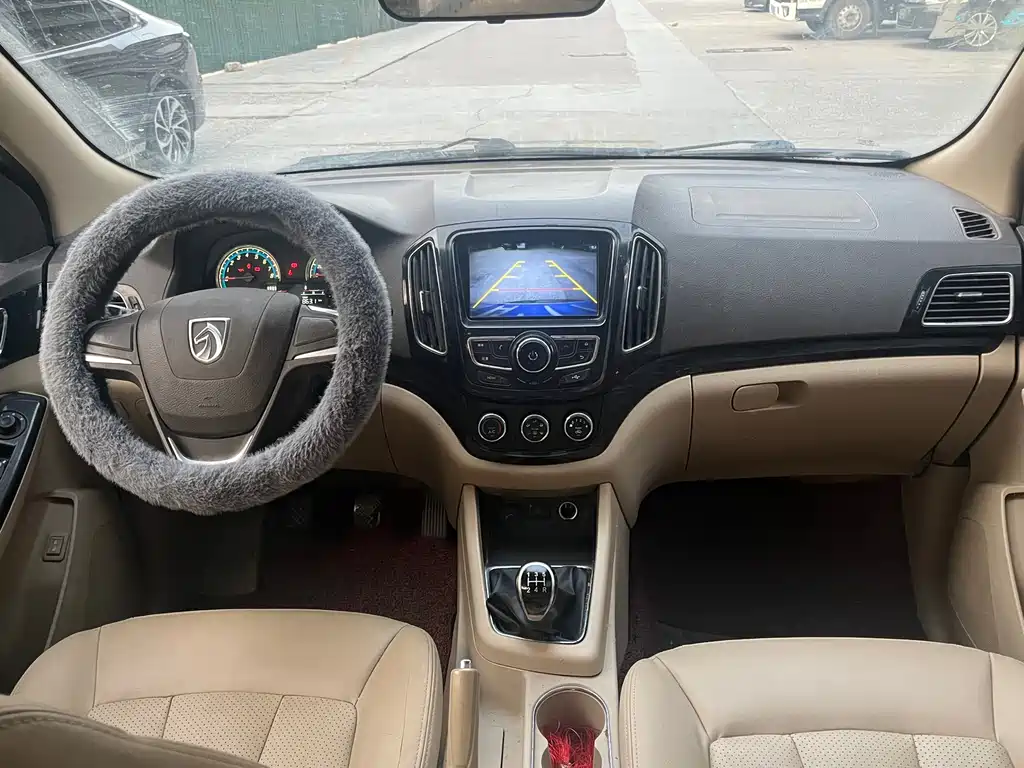 Baojun 730 1.5 L Manual Luxury 7-seat