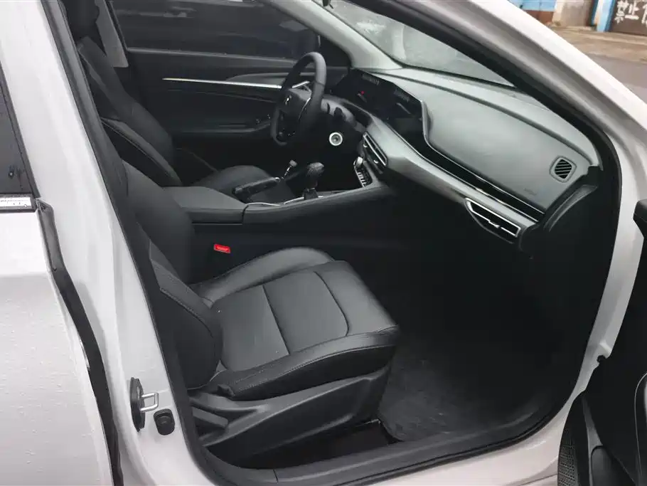 Eado PLUS 1.5 L Manual Luxury