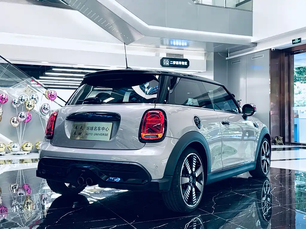 MINI 2.0 T COOPER S Artist