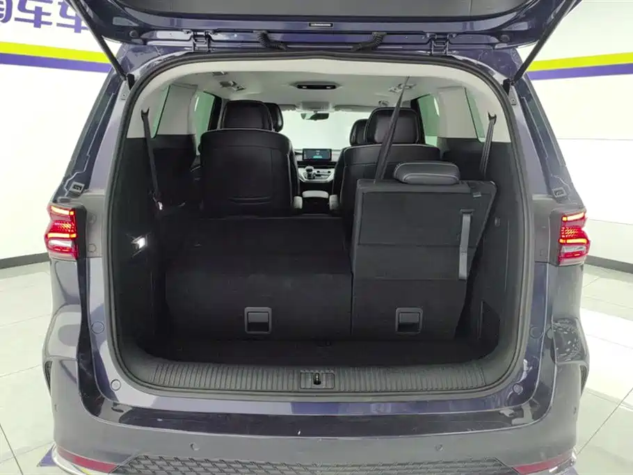Roewe iMAX8 400 TGI Flagship