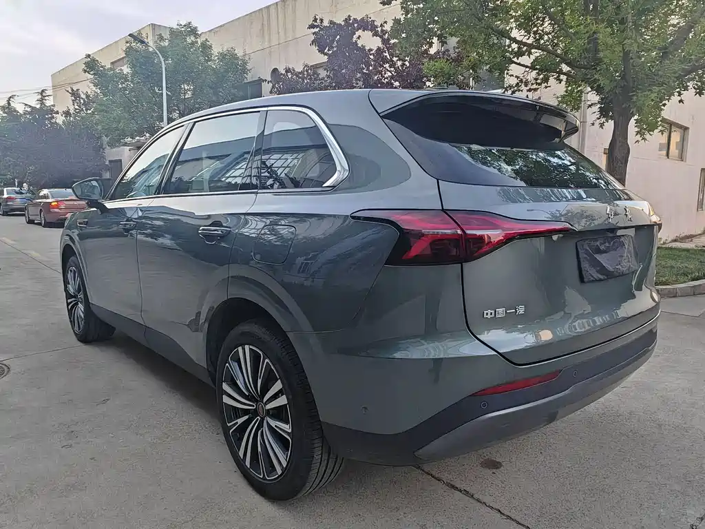 Hongqi HS6 PHEV 240 Smart Hybrid