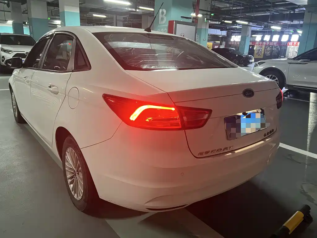Escort 1.5 L Auto Comfort