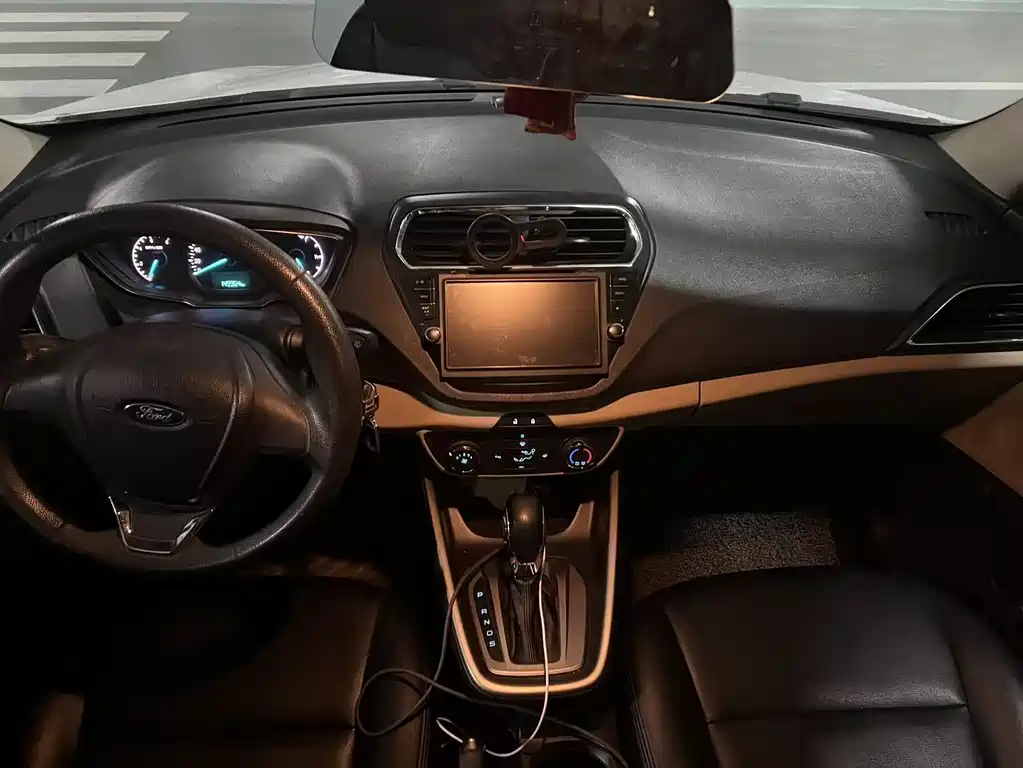 Escort 1.5 L Auto Comfort