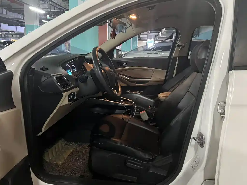 Escort 1.5 L Auto Comfort