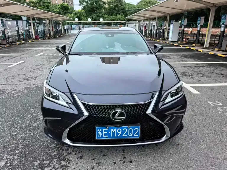 Lexus ES 200 Outstanding
