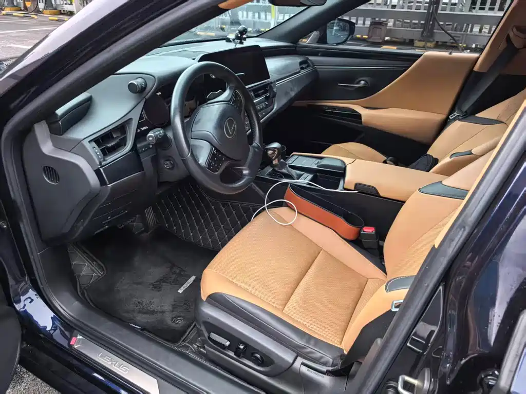 Lexus ES 200 Outstanding