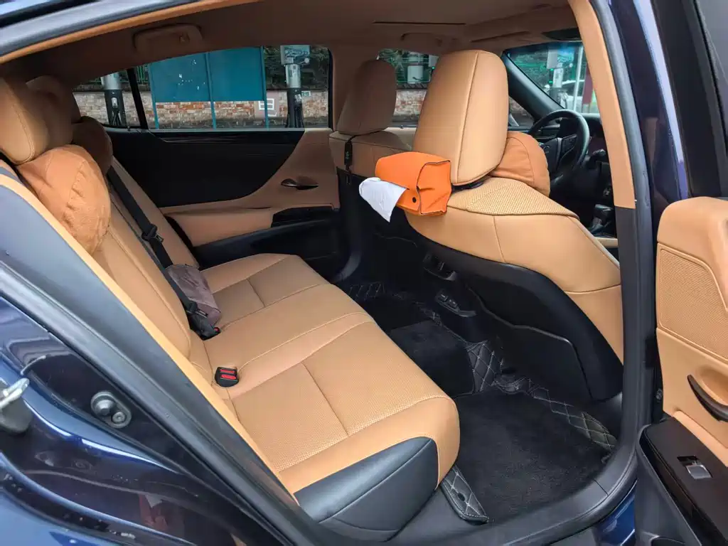 Lexus ES 200 Outstanding