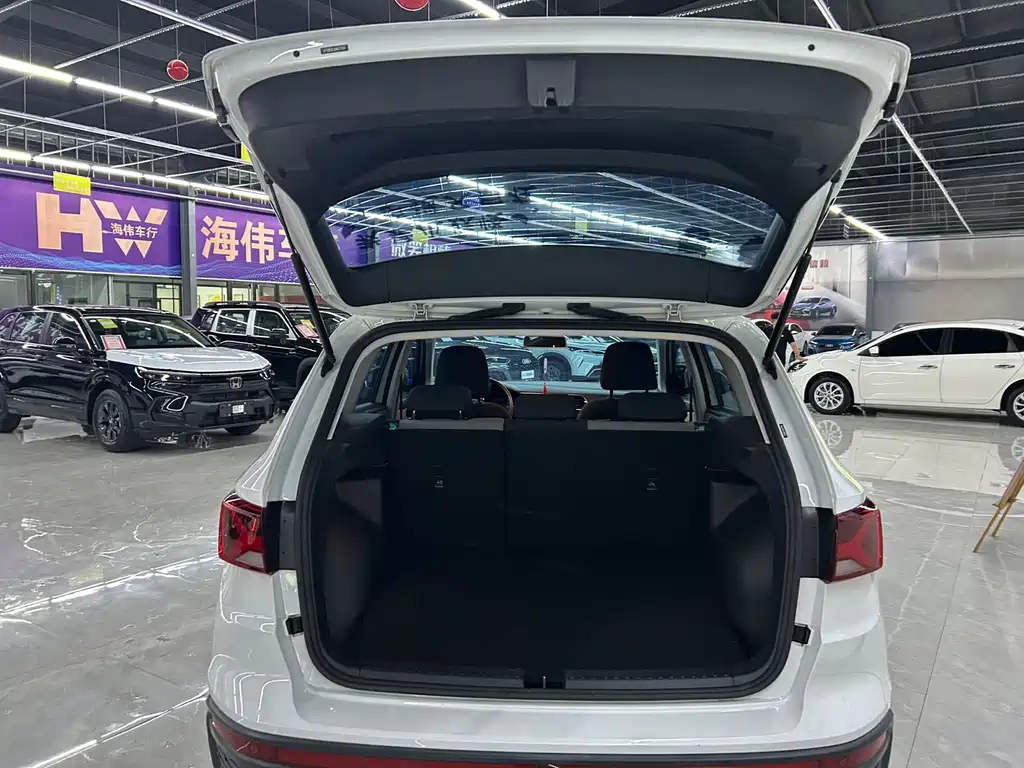 Jetta VS5 280 TSI Auto Progressive