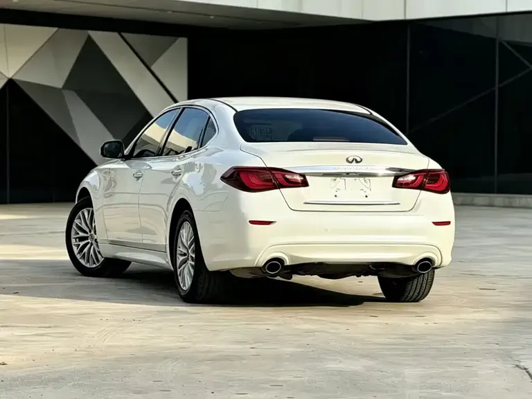 Infiniti Q70 Q70 L 2.5 L Joy