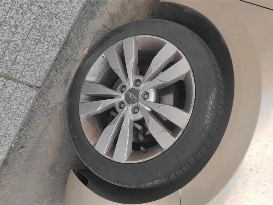 Arrizo 5 1.5 L CVT Leading Trend