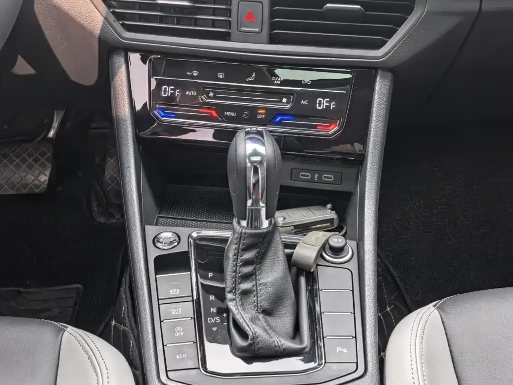 Bora 280 TSI DSG Supreme Travel