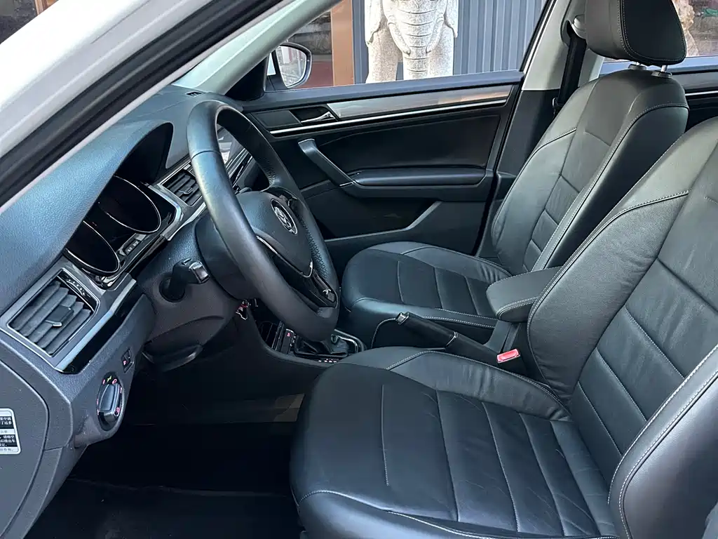 Bora 1.6 L Auto Comfort