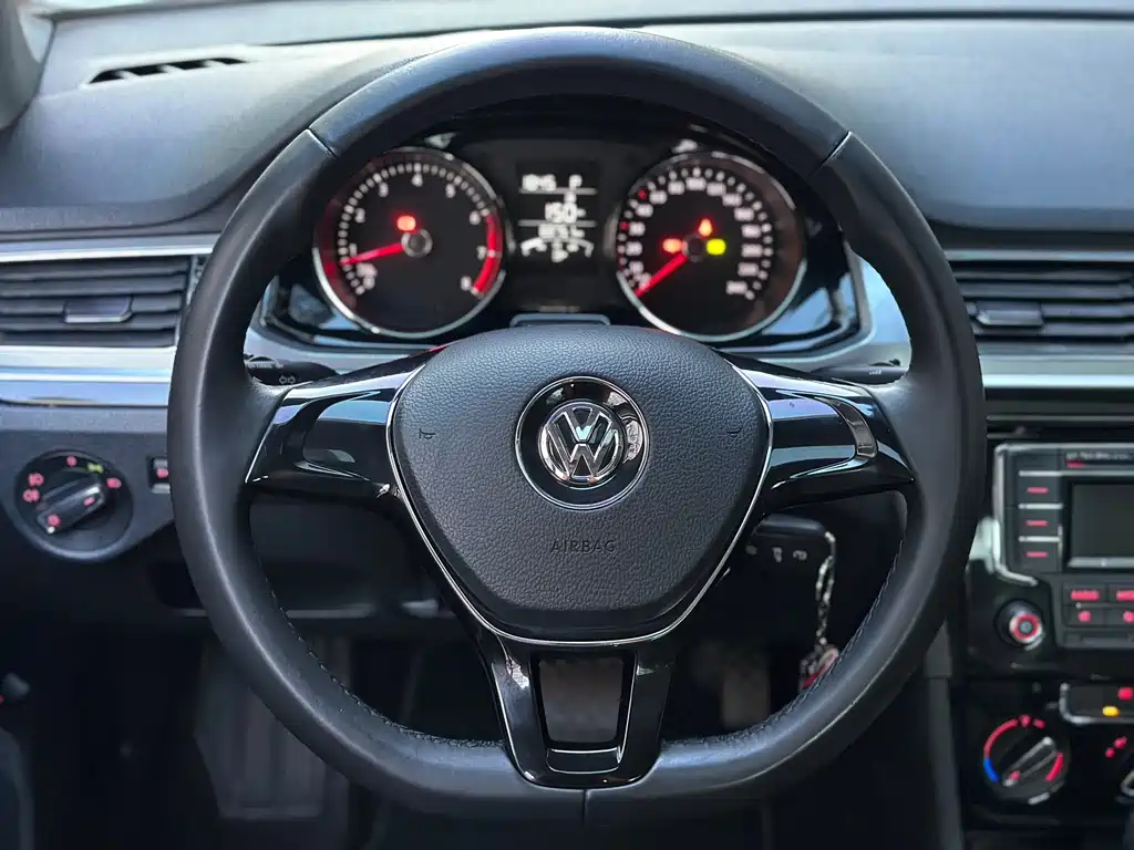 Bora 1.6 L Auto Comfort