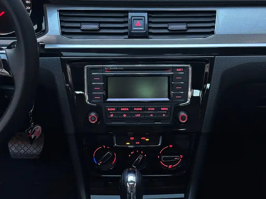 Bora 1.6 L Auto Comfort