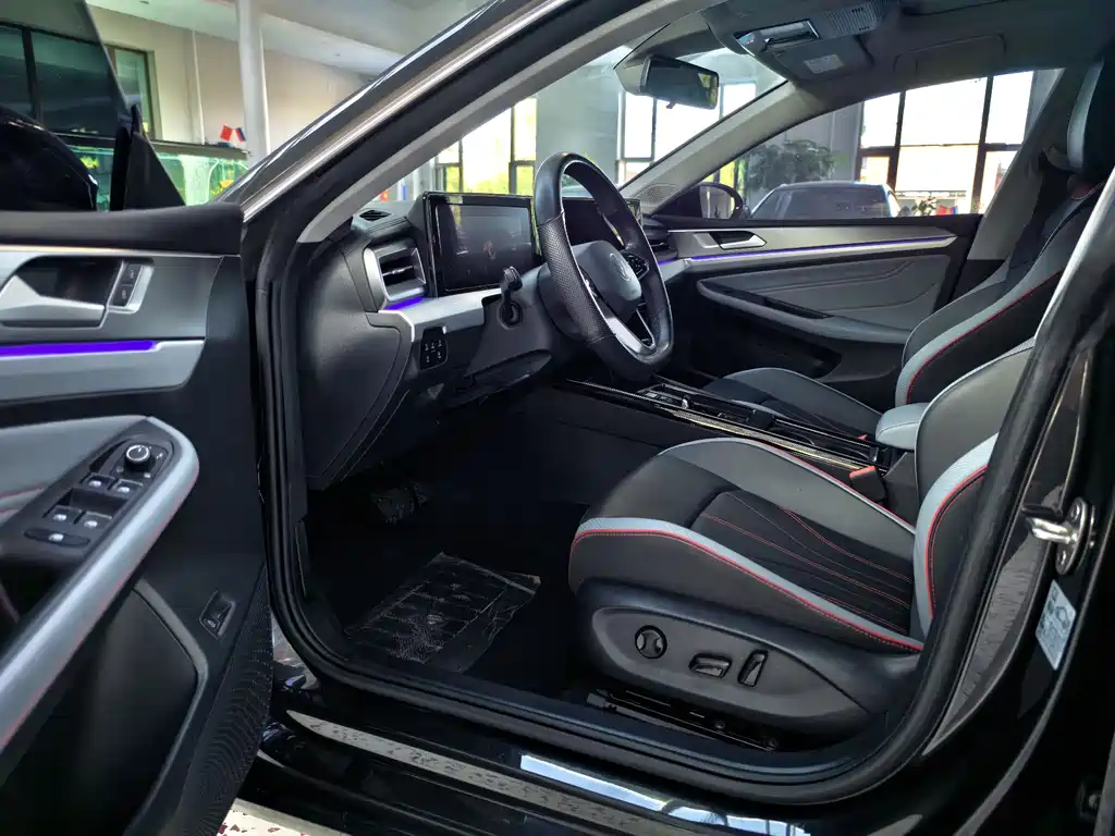 Lamando Lamando L 280 TSI DSG Spicy Cool