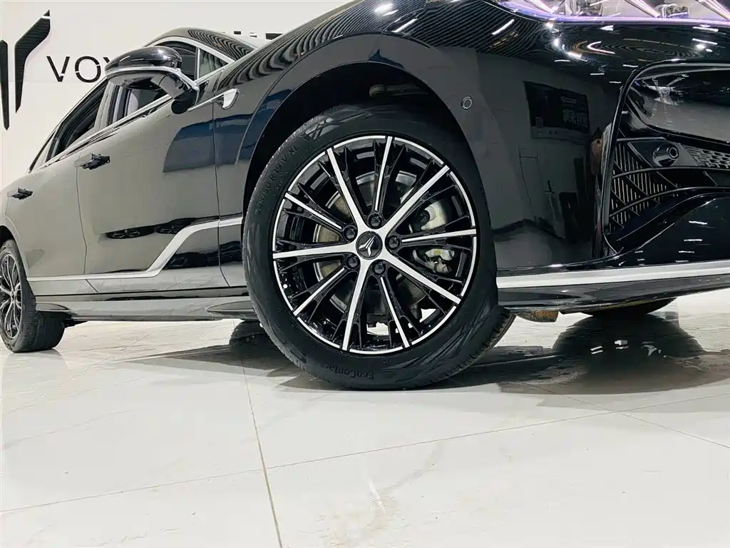 Voyah Zhuiguang PHEV 4 WD Ultra Long Range Executive