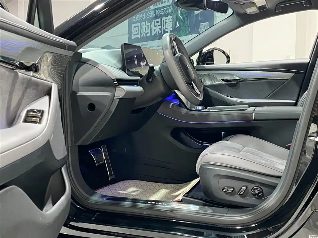 Voyah Zhuiguang PHEV 4 WD Ultra Long Range Executive