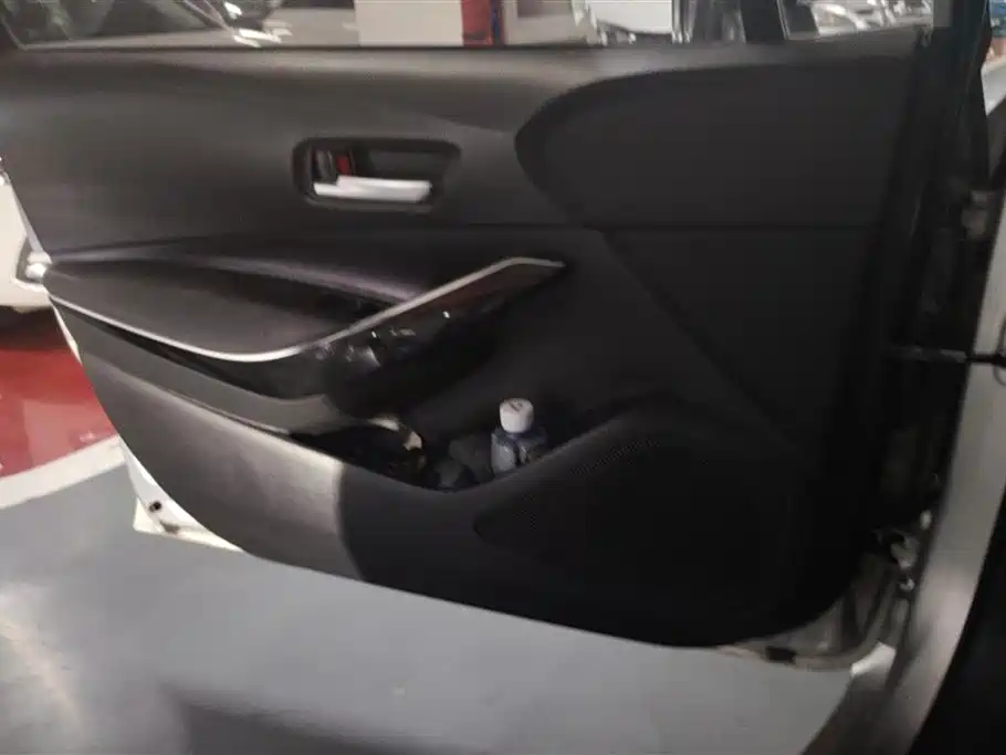 Levin Dual Engine 1.8 H E-CVT Leading