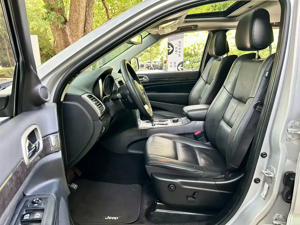 Grand Cherokee (Import) 大切诺基进口 2011款 3.6 L 经典版