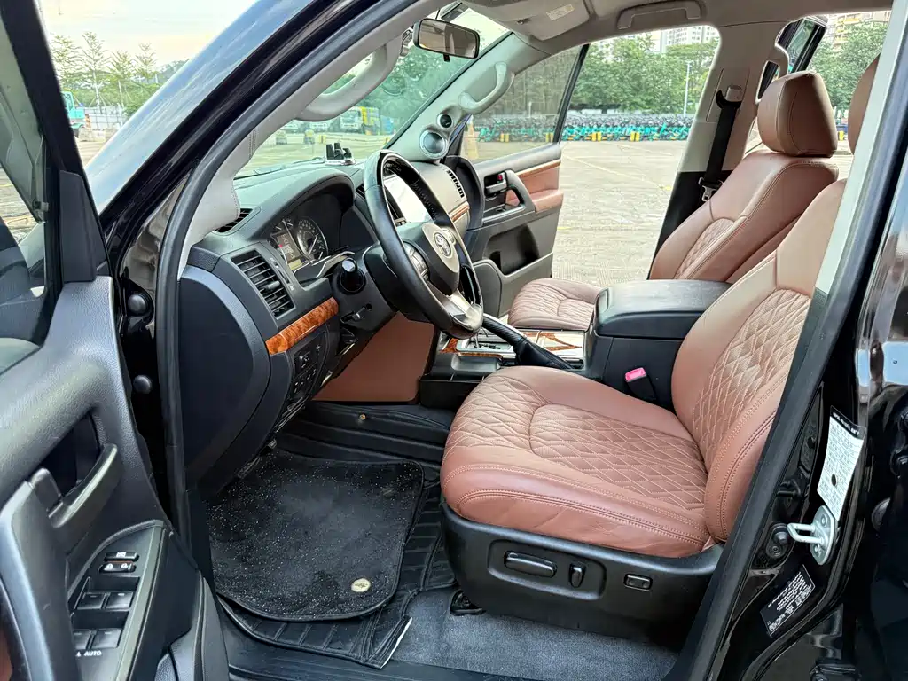 Land Cruiser (Import) 4.0 L V6 Middle East Limited