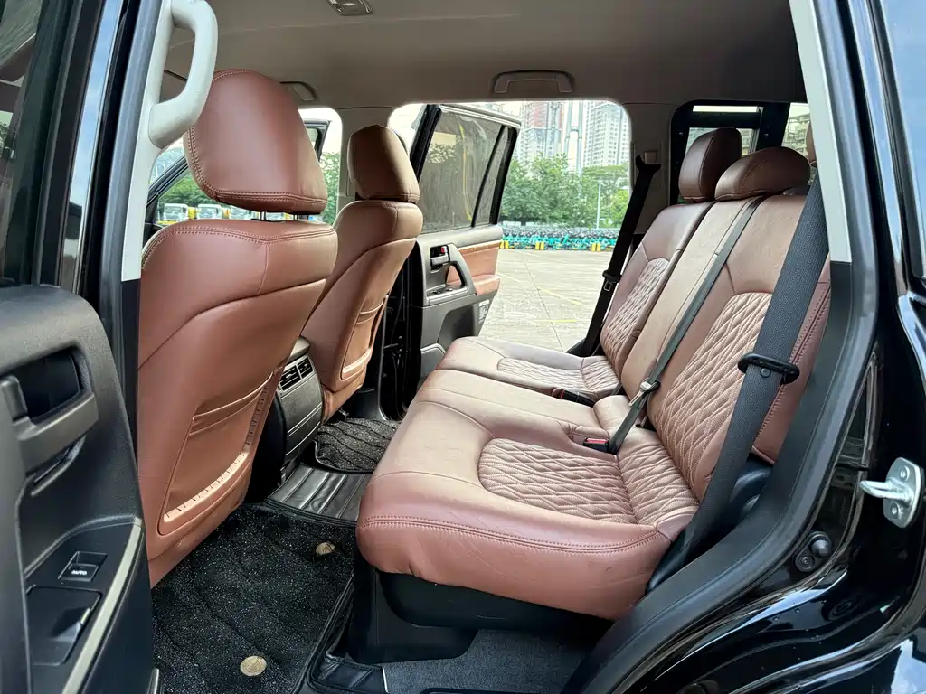 Land Cruiser (Import) 4.0 L V6 Middle East Limited