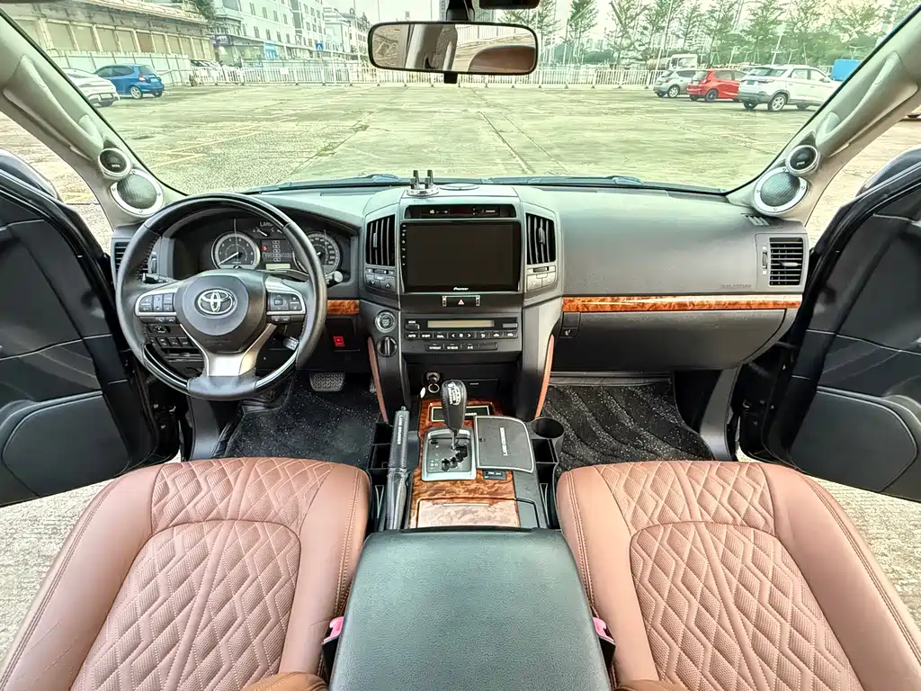 Land Cruiser (Import) 4.0 L V6 Middle East Limited