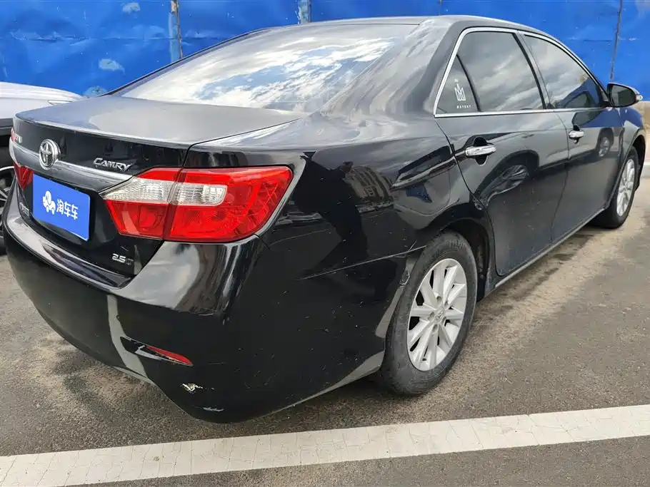 Camry 2.5 G Luxury Navigation