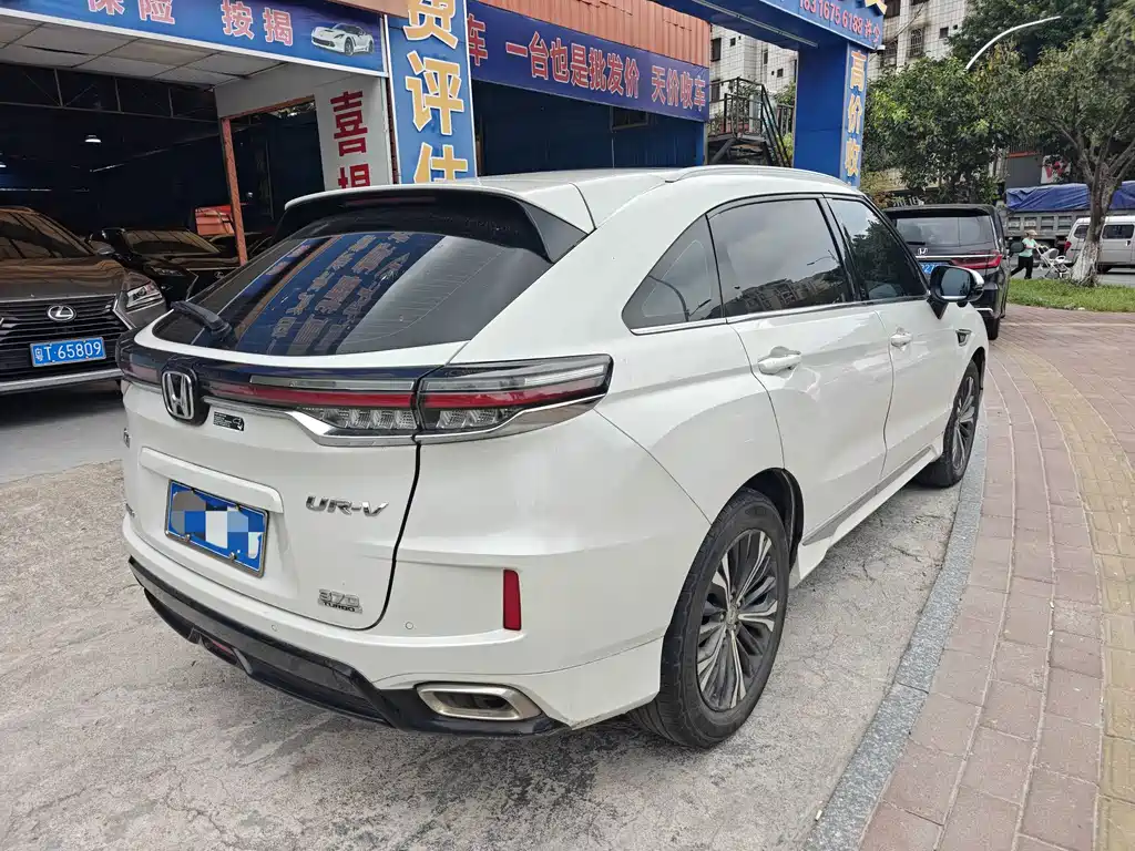 Honda UR-V 370 TURBO 4 WD Premium