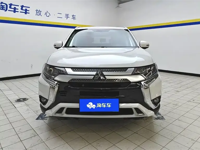 Mitsubishi Outlander 2.4 L 4 WD Enjoyment 7-seat