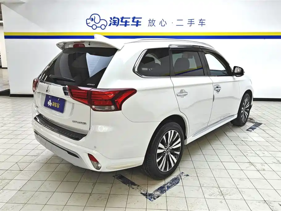 Outlander 2.4 L 4 WD Enjoyment 7-seat