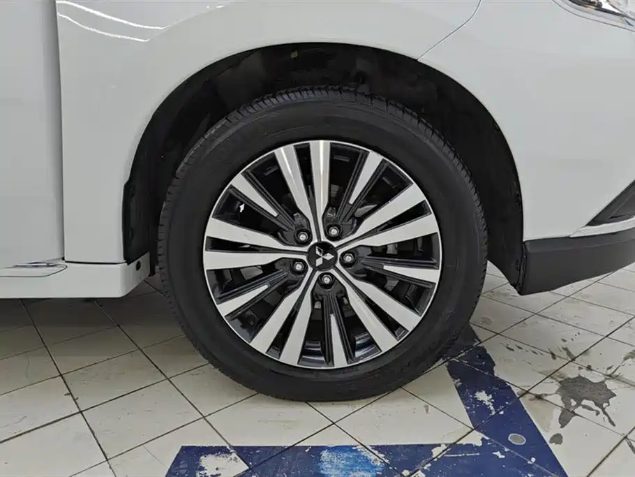 Outlander 2.4 L 4 WD Enjoyment 7-seat