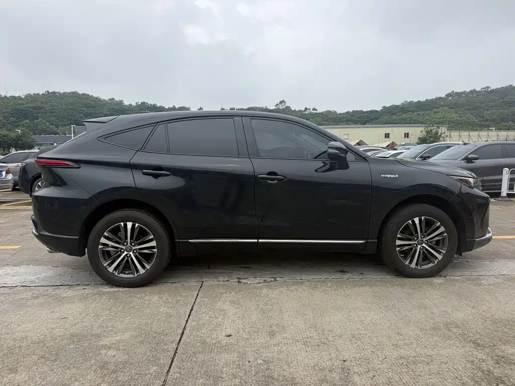 Venza 2.5 L Smart e-Hybrid Dual Engine 2 WD Luxury