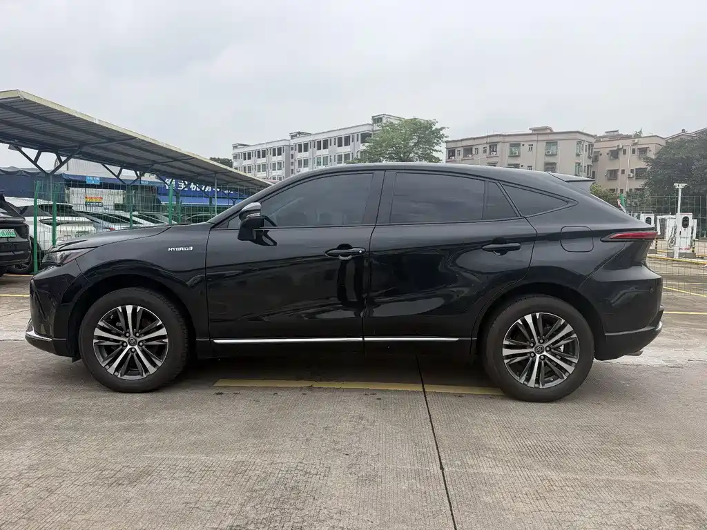 Venza 2.5 L Smart e-Hybrid Dual Engine 2 WD Luxury