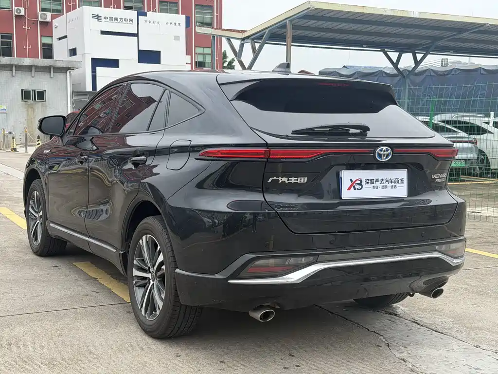 Venza 2.5 L Smart e-Hybrid Dual Engine 2 WD Luxury