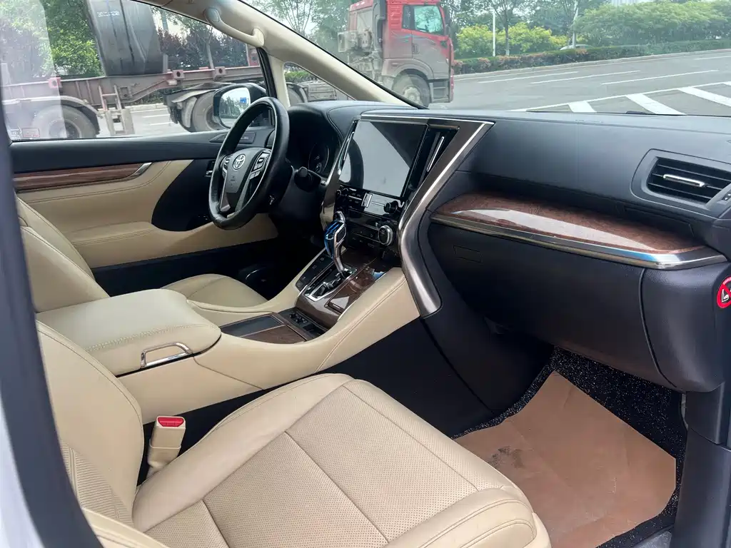 Alphard 3.5 L Distinguished