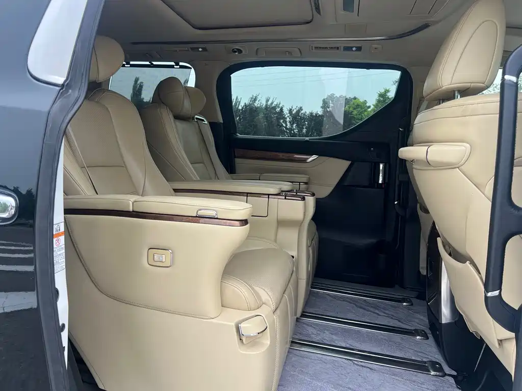 Alphard 3.5 L Distinguished
