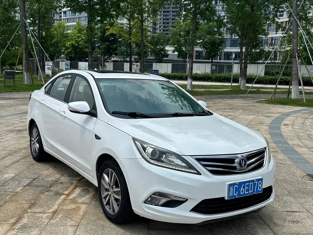 Eado 1.6 L Auto Style