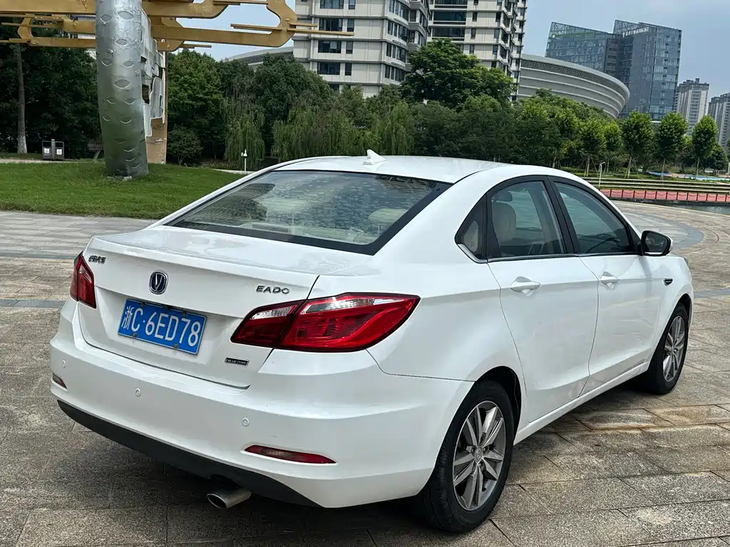 Eado 1.6 L Auto Style
