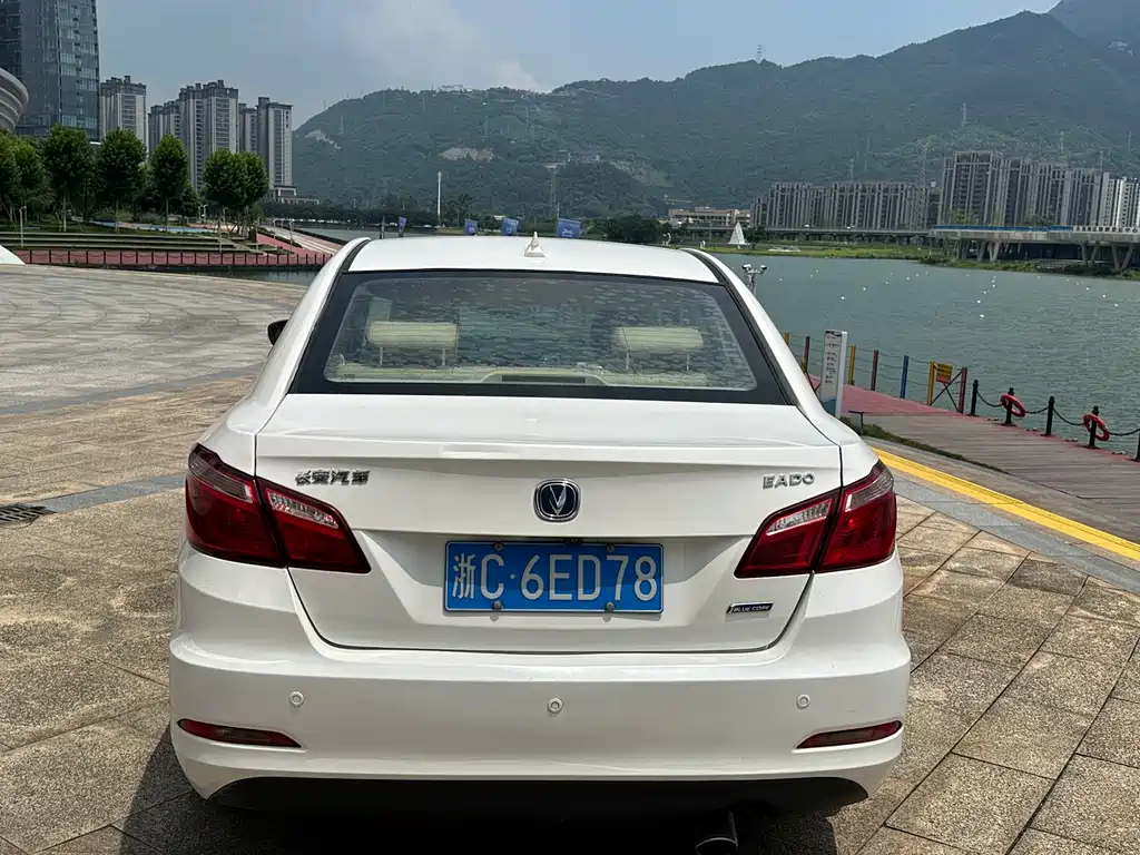 Eado 1.6 L Auto Style